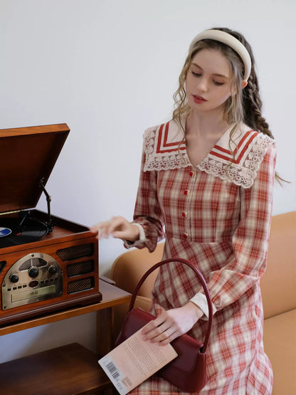 Retro-Matrosenkleid im französischen Stil mit Karokragen