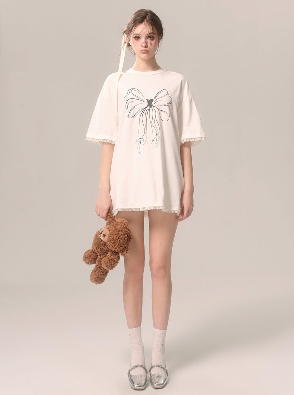 大きなルーズイラストTシャツアートリボン