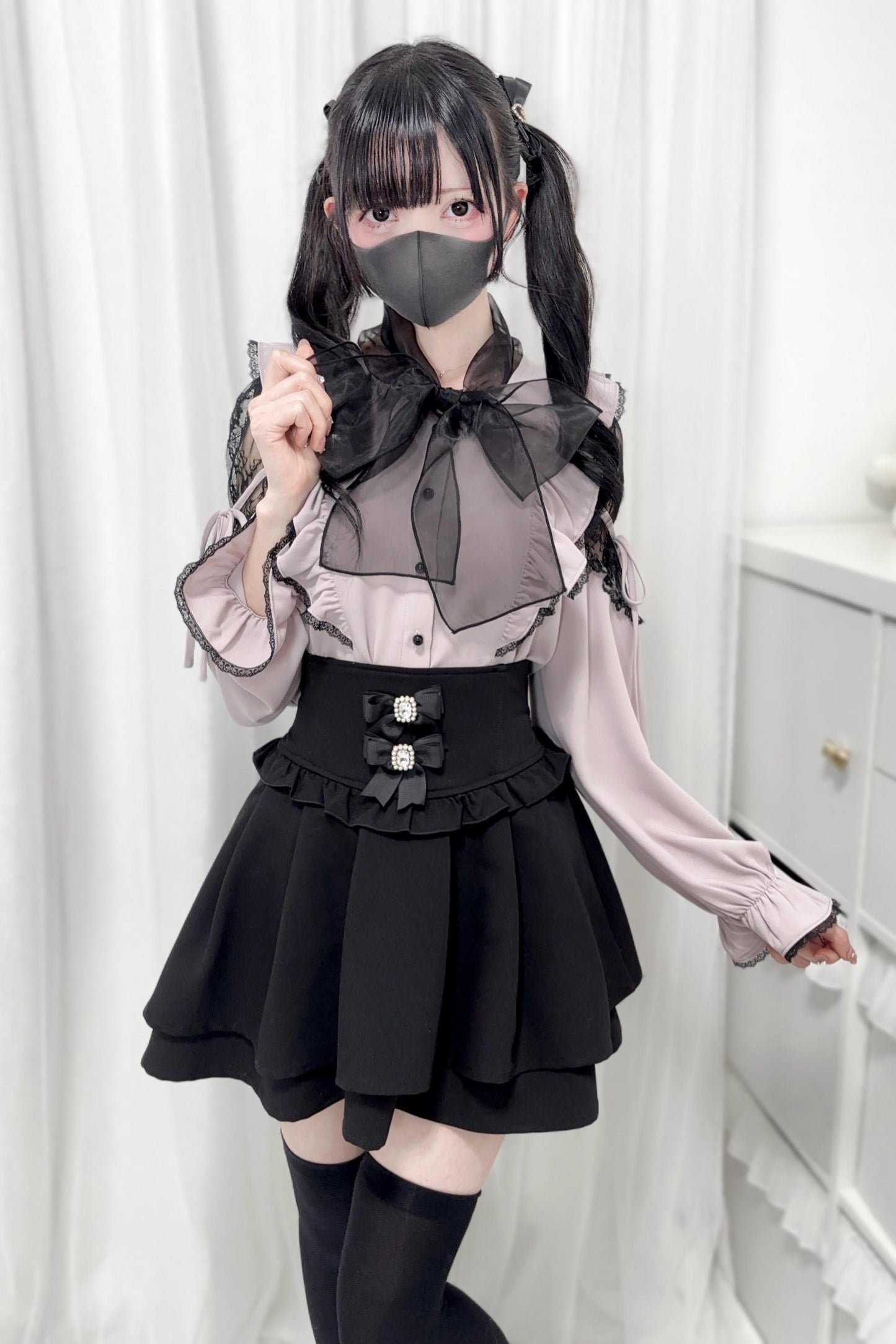 大きなブラウスのリボン