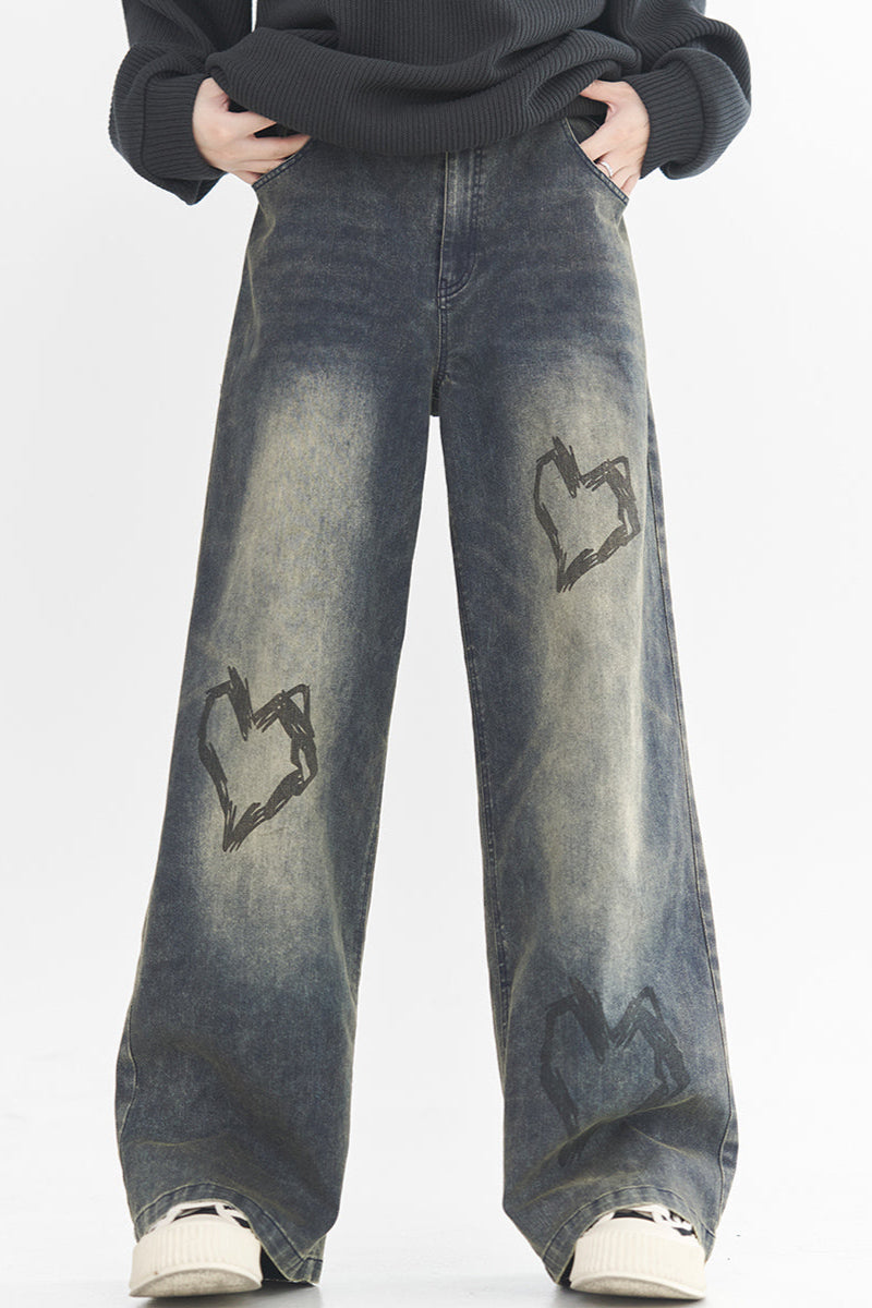 Street-Jeans im Herz-Print-Stil