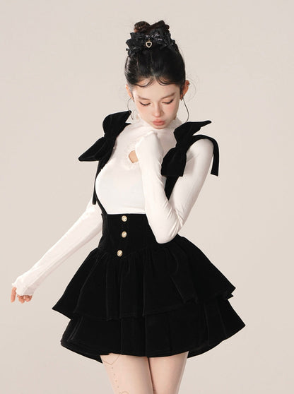 Strapsrock mit Schleife und großen Schultern