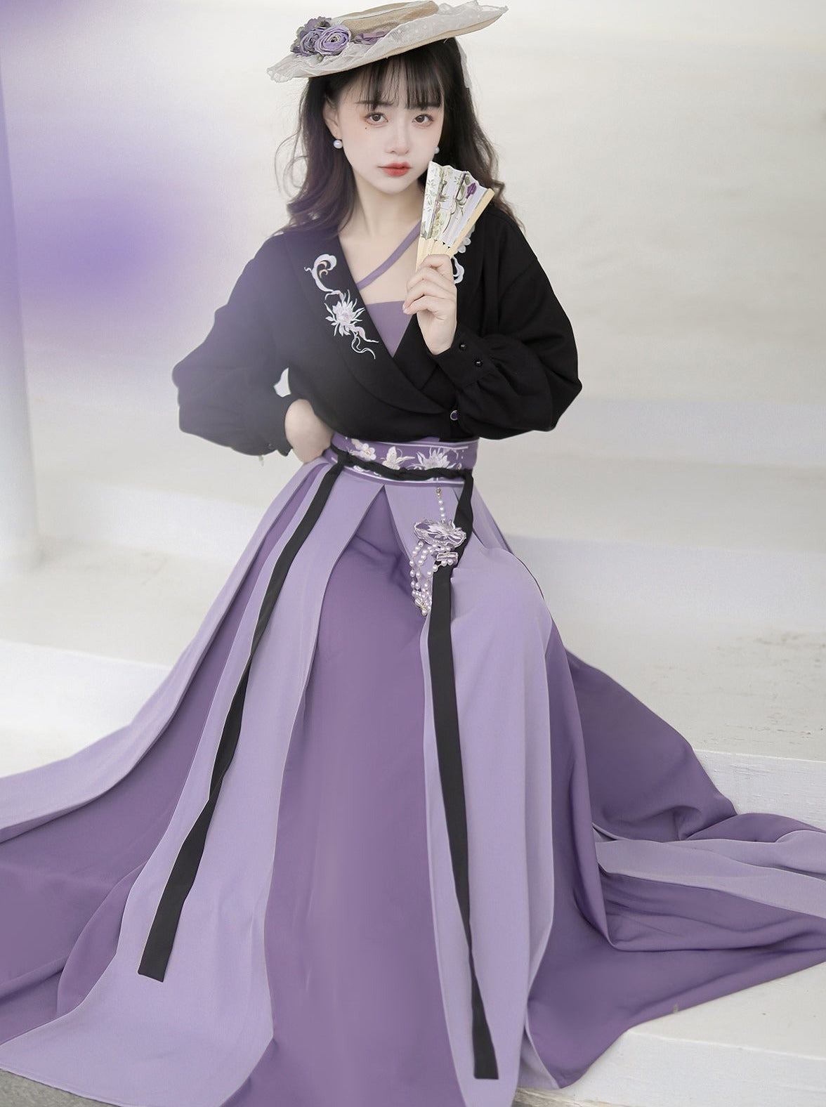 Bluse Langer Dunkler Rock Plissee Blume