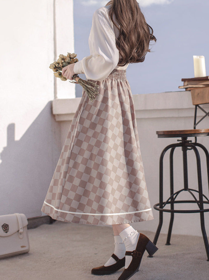 Kurzer Rockanzug + Hemd mit Rosenkaromuster + Retro-Krawattenbrosche + Schleife, französische Jacke mit Schnürung