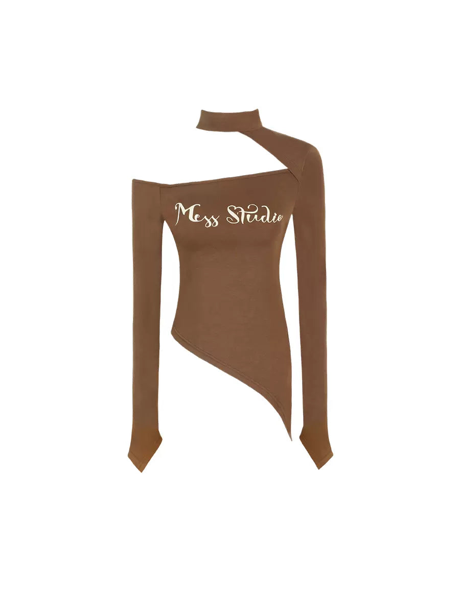 Asymmetrisches Top-Hals-Design mit Logo