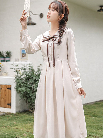 フランスのレトロなカレッジスタイルのドレス