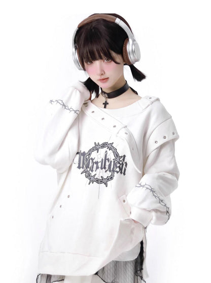 Trainingsanzug mit Ösen-Trainer im Dark Soon-Printdesign + Elegula-Rock aus Spitze