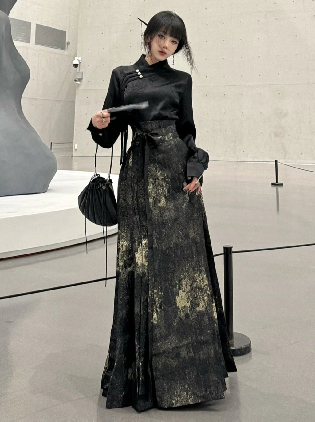 Dunkle China-Bluse + langer China-Rock