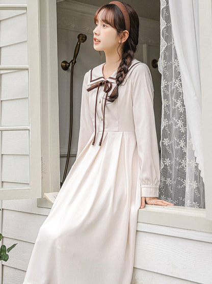 フランスのレトロなカレッジスタイルのドレス