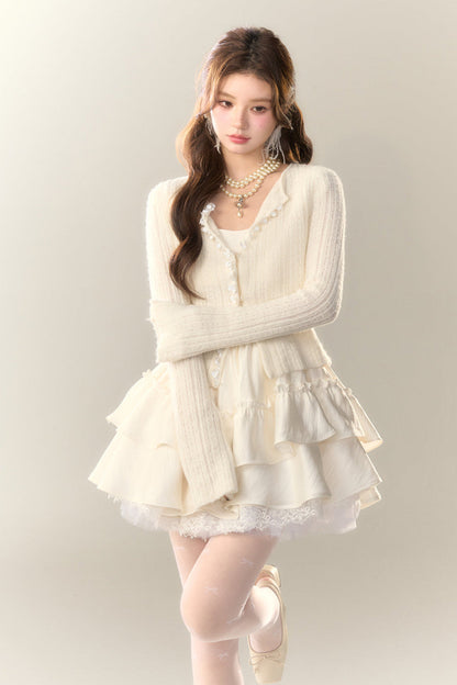 Fliegendes Cremefarbenes Kleid mit Spitzenärmeln und Puffärmeln