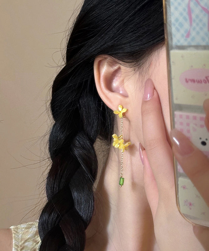 イエローフラワードロップタッセルイヤリング 細身のアクリル製キンモクセイ