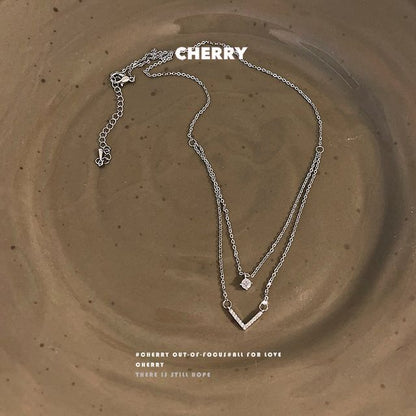 ラインストーンペンダントネックレス