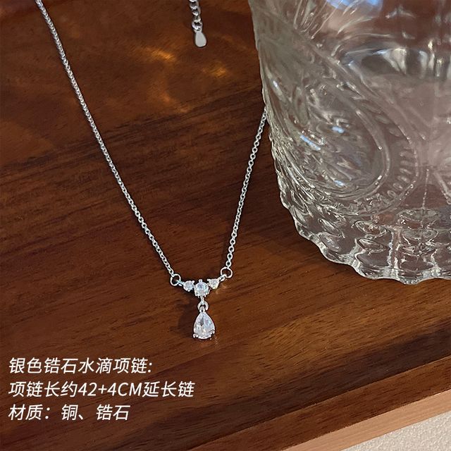 ラインストーンペンダントネックレス