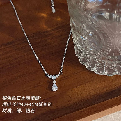 ラインストーンペンダントネックレス