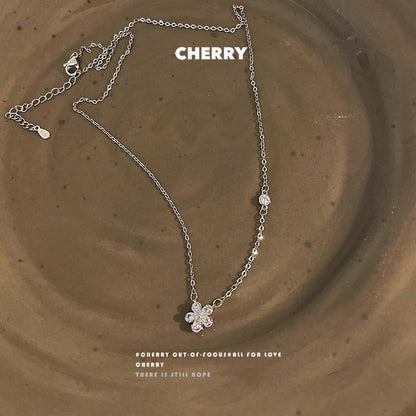 ラインストーンペンダントネックレス