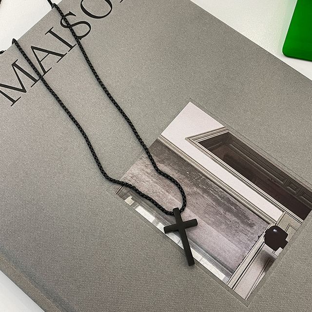 ペンダントクロスネックレス