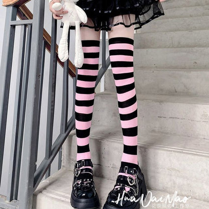 Gestreifte Overknee-Socken