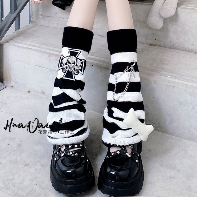 Leg Print Crisscross Chained Warmer