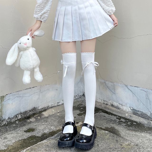 Overknee-Socken mit Schleifenakzent