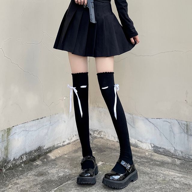 Overknee-Socken mit Schleifenakzent