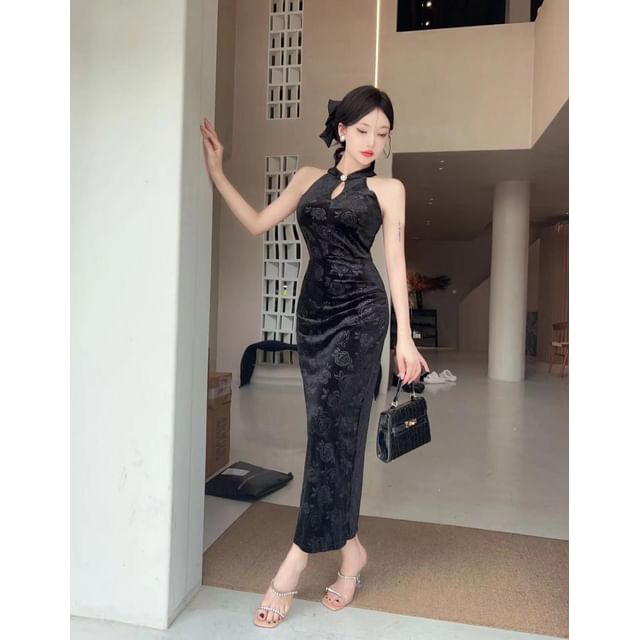 Halter Neck Stand Collar Floral Jacquard Cutout Slit Velvet Midi Sheath Qipao / Faux Pearl Layered Chain / Set