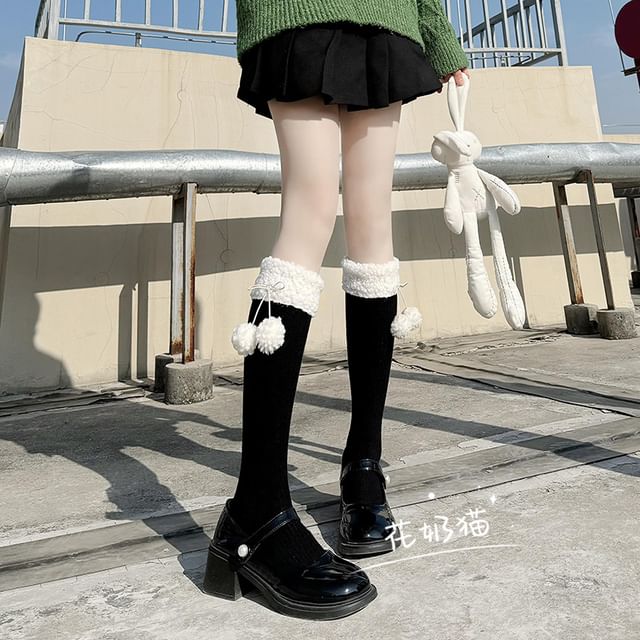 Kniehohe Fleecesocken mit Bommelbesatz
