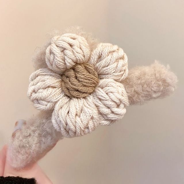 Yarn Claw Chenille Floral Clip Hair