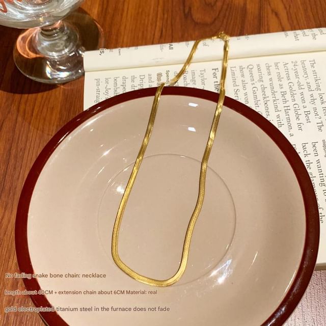 Set Stone Pendant Snakebone Necklace /