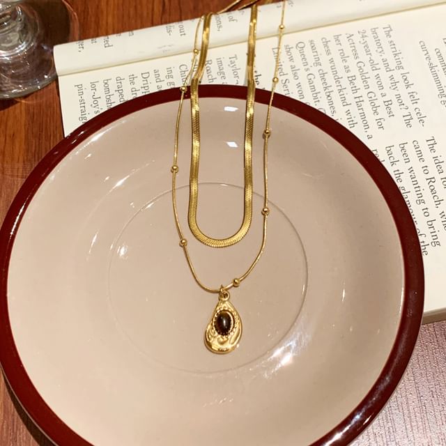 Set Stone Pendant Snakebone Necklace /