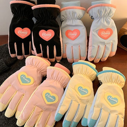Herzfarbene Handschuhe Zwei