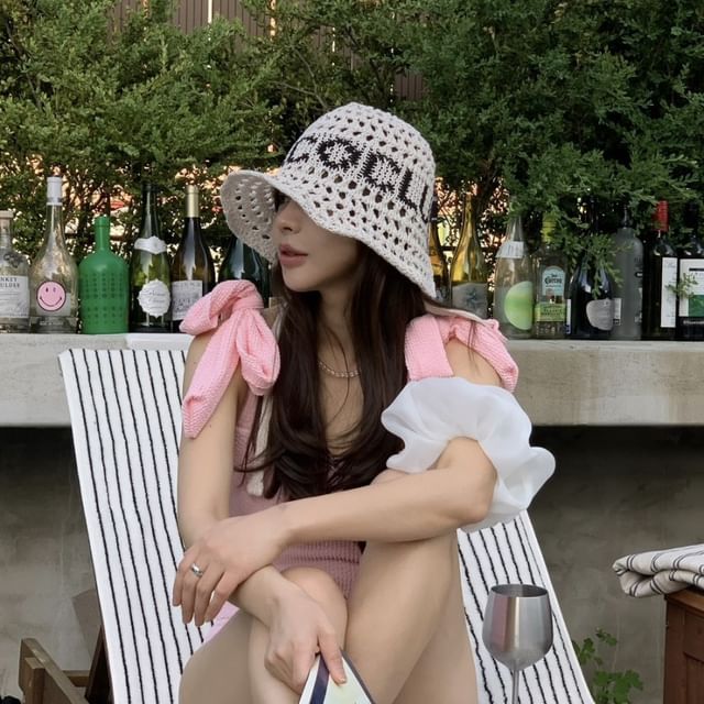 かぎ針編みの帽子レタリングバケット