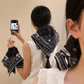 Quadratisches Haargummi mit Paisley-Print