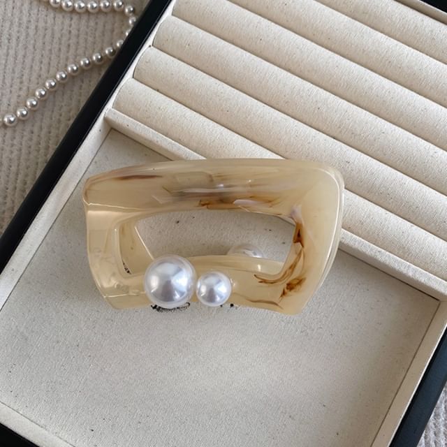 Pearl Faux Hair Claw Acrylic