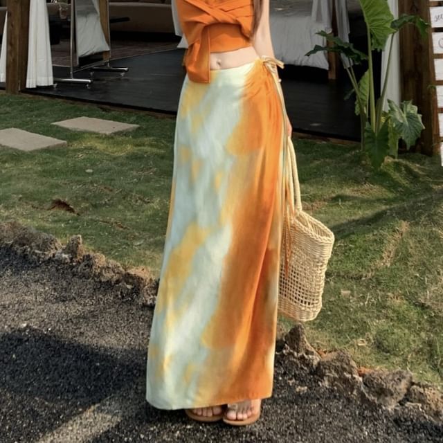 Knotenwickel-Krawatten-Fit / Mittelschmal geschnittenes Maxi-Camisole mit Neckholder und A-Linien-Oberteil und Rock, einfarbig, gefärbt