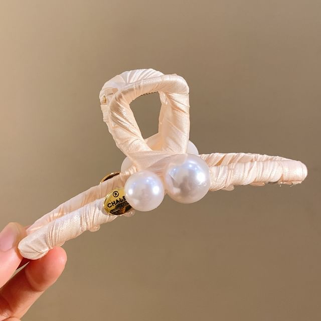 Faux Claw Pearl Hair