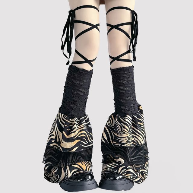 Beinwärmer mit Tiger-Print und Schnürung und Rüschen