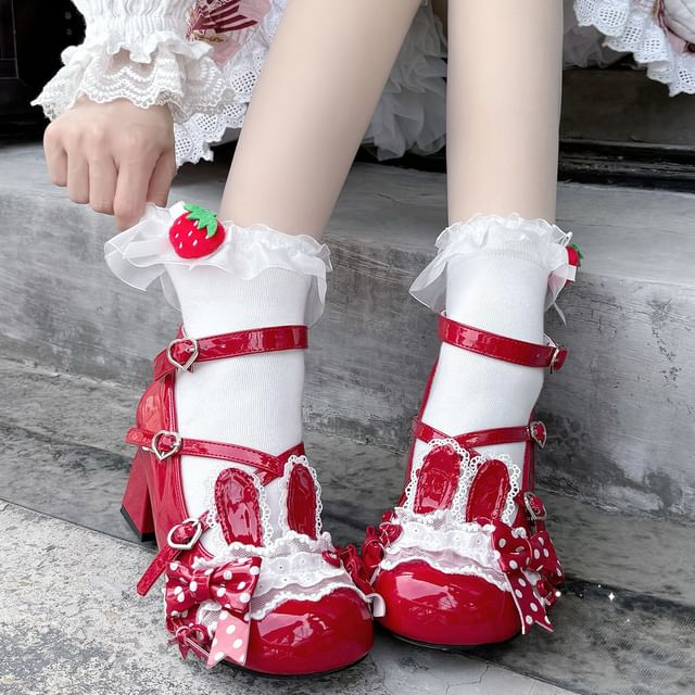 Erdbeersocken mit Rüschenbesatz