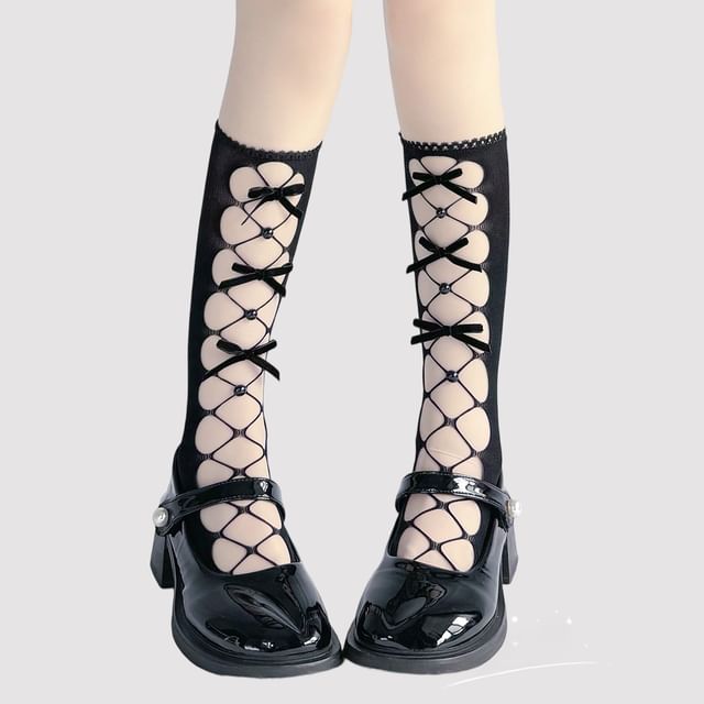 Wadenlange Socken mit Schleife und Cutout