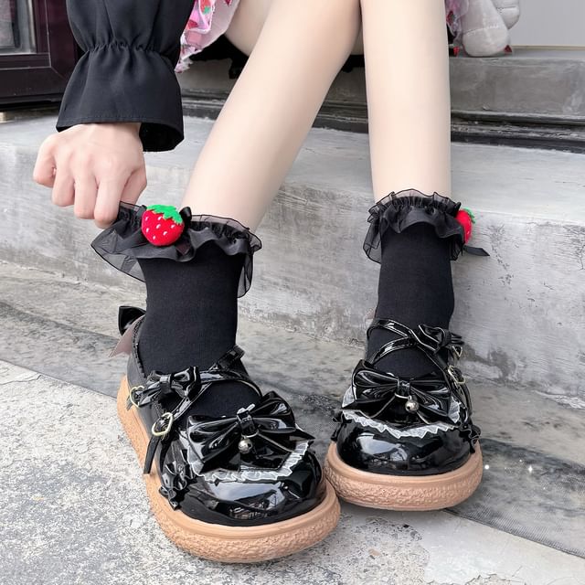 Erdbeersocken mit Rüschenbesatz
