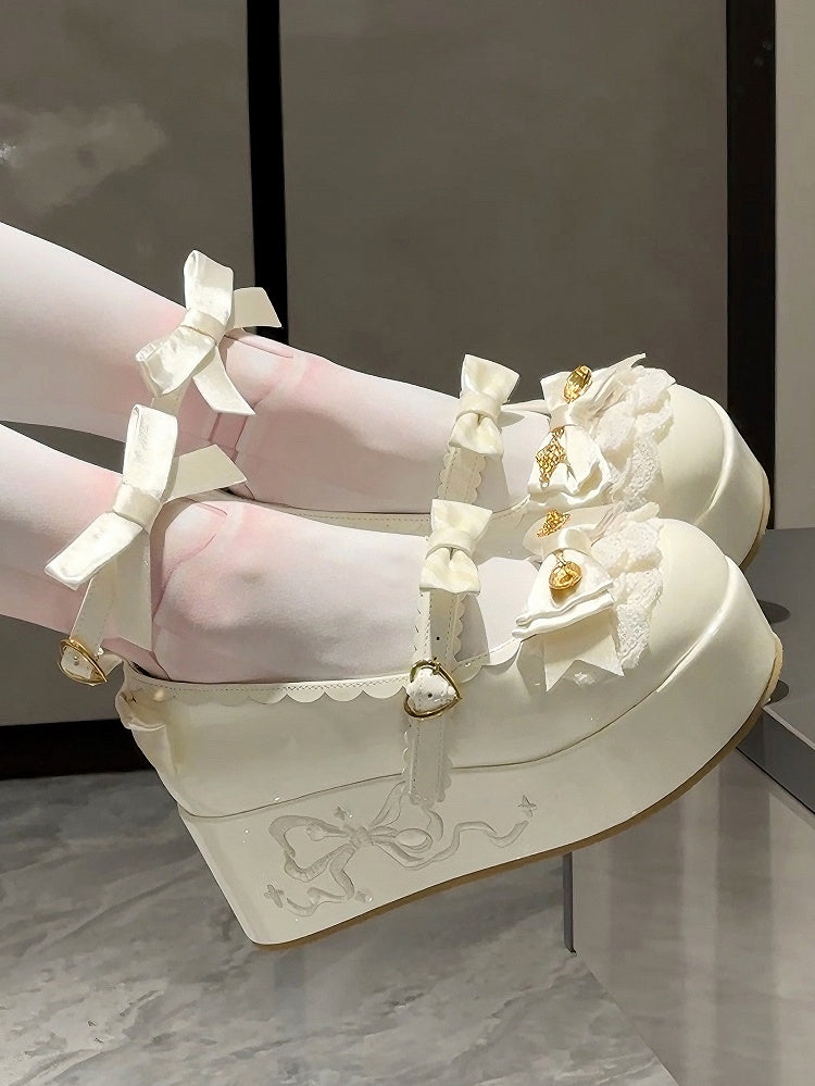Löffel verzierte Lolita-Plattformen mit weißen Schleifendetails