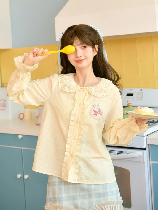 ゆめかわいいストロベリーケーキ刺繍入りクリーミーイエローレースピーターパンカラーブラウス
