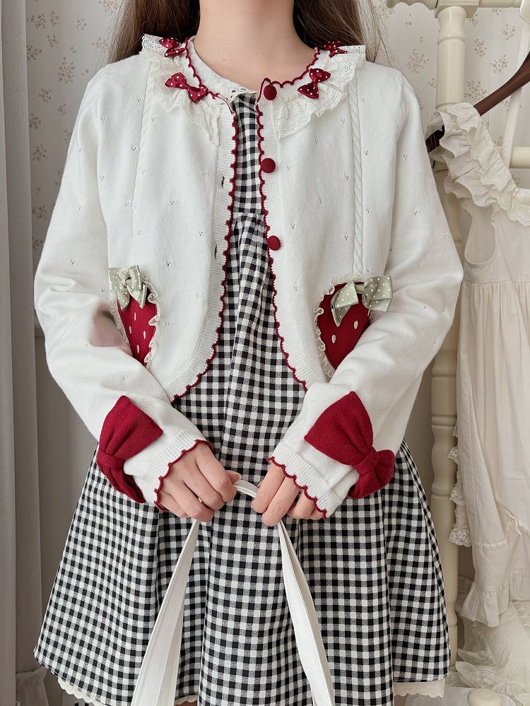 ホワイトの長袖ストロベリーアップリケカーディガン