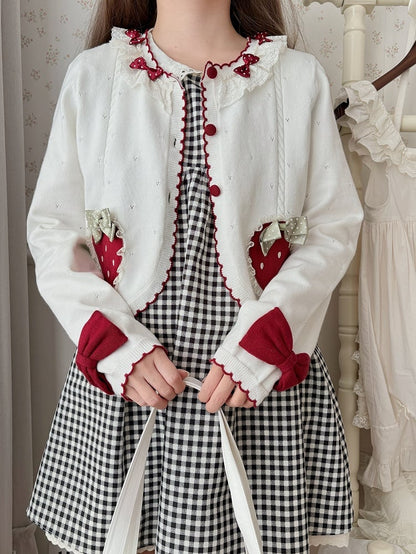 ホワイトの長袖ストロベリーアップリケカーディガン