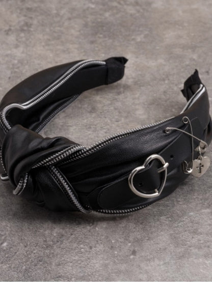 With KC Buckle Knot Design Black Decorated Pins Heart