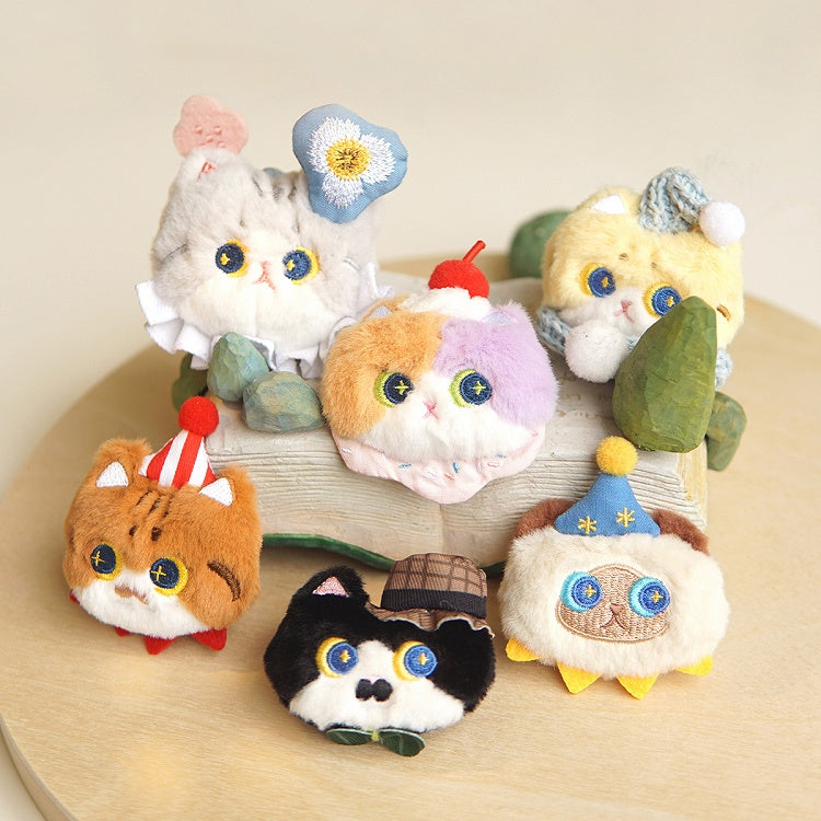 Süße Plüschbrosche in Kätzchenform