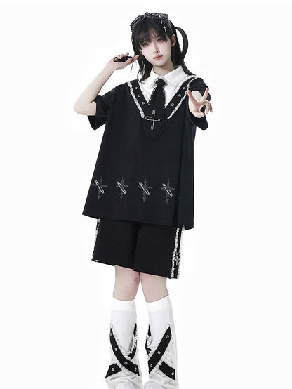 カラーピンクロスプリントTシャツ（ブラックシャツと合わせてネクタイ不要）