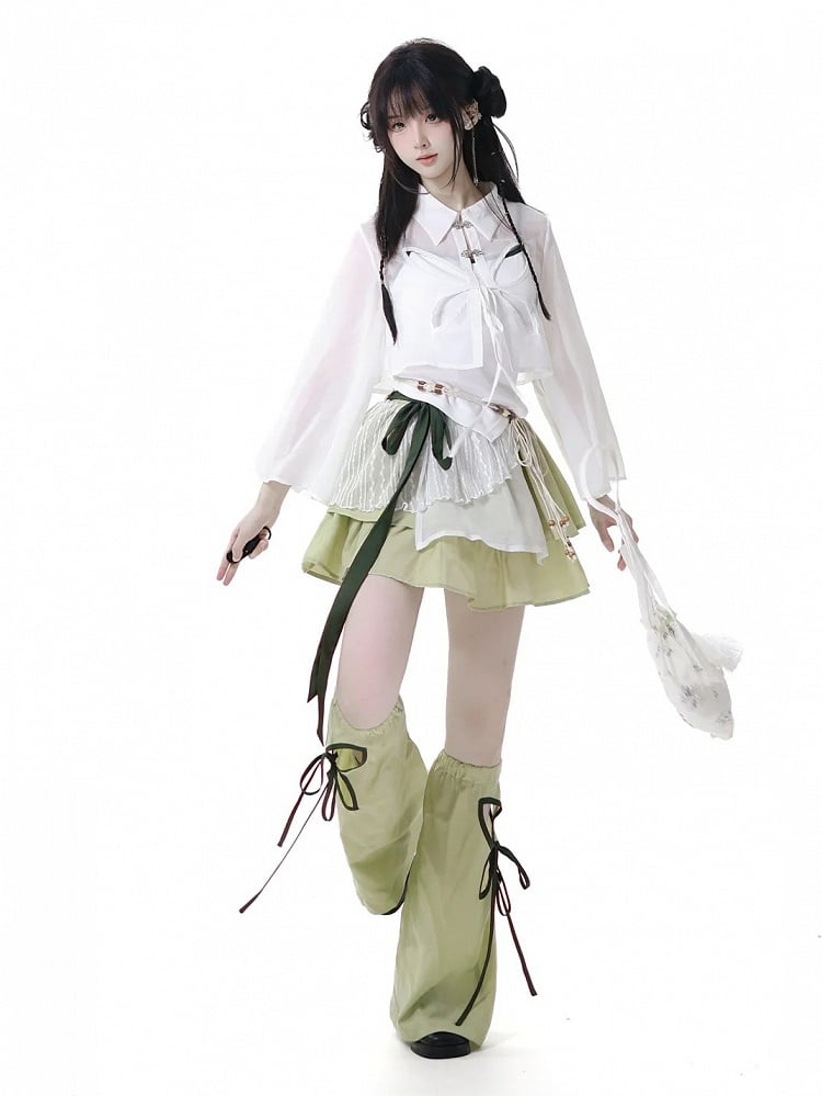 グリーンのチャイナドレス、ティアードスカート、ウエストベルト付き、伸縮性のあるウエストスタイル