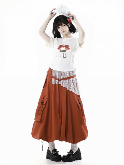 取り外し可能なバックルストラップ付きホワイトカートゥーンプリントTシャツ