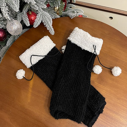 カーキ＆ブラウンのポンポン付きスウィートレッグウォーマー