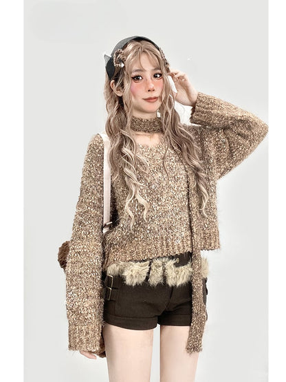 Kaffeefarbene Shorts mit gerollten Bündchen und Schnallendetail und zotteligem Besatz