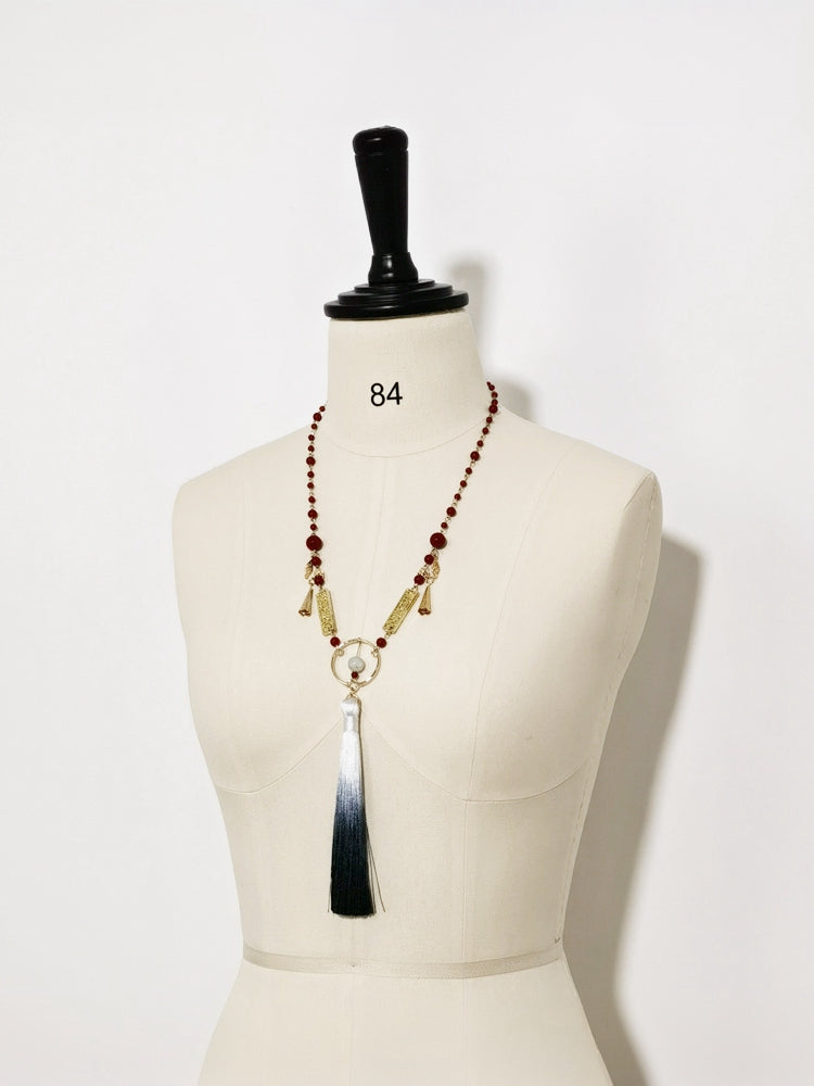 Chinoiserie Quastenanhänger Gold und rote Perlenkette